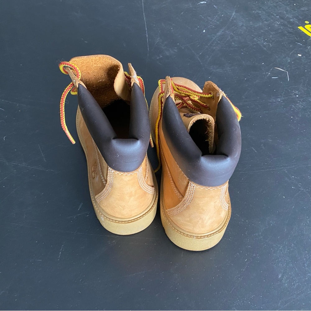 Boys Size 5 Timberland Work Boots - Picture 3 of 4